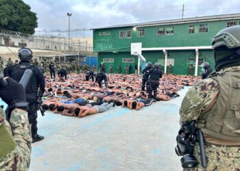 Unos 2.300 militares y policías realizan un operativo en la cárcel de Esmeraldas, una de las más peligrosas de Ecuador