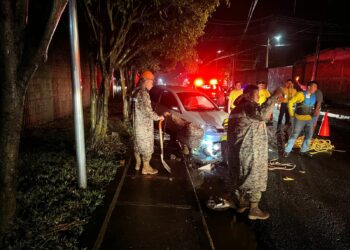 Emergencias de vehículos afectados por las lluvias fueron atendidas por las autoridades