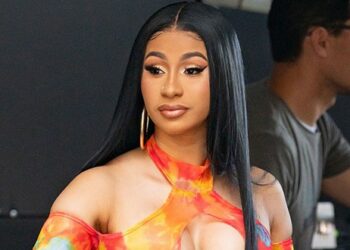 Cardi B está siendo acechada por un fantasma que quiere acostarse con ella