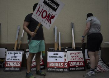 Terminó la huelga de guionistas de Hollywood tras alcanzar un acuerdo con los estudios