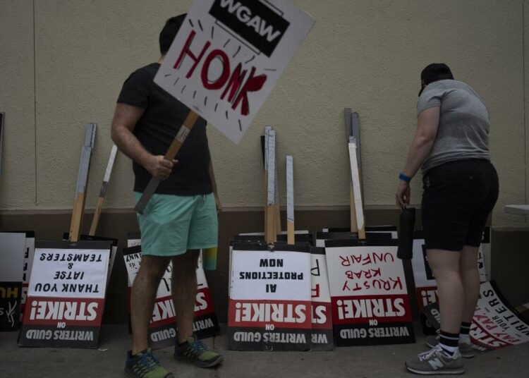 Terminó la huelga de guionistas de Hollywood tras alcanzar un acuerdo con los estudios