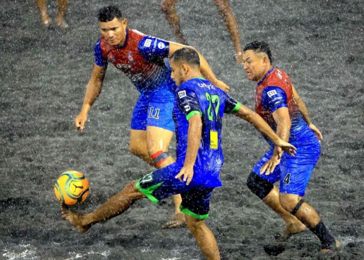 Barra de Santiago y La Pirraya definirán este martes el pase a la final de la Liga de Fútbol Playa
