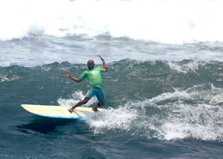Amado y Sindy competirán contra los mejores del mundo en el Surf City El Salvador Longboard Classic 2023