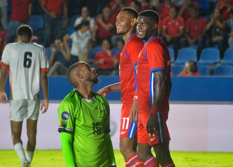Martinica fue superado fácilmente y cayó 3-0 contra Panamá