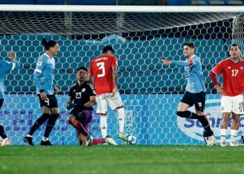 Uruguay le ganó 3-1 a Chile por las Eliminatorias en el inicio del ciclo de Bielsa