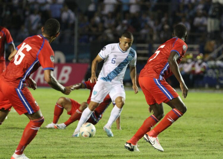 Panamá se lleva un punto de Guatemala con un penal de Eric Davis