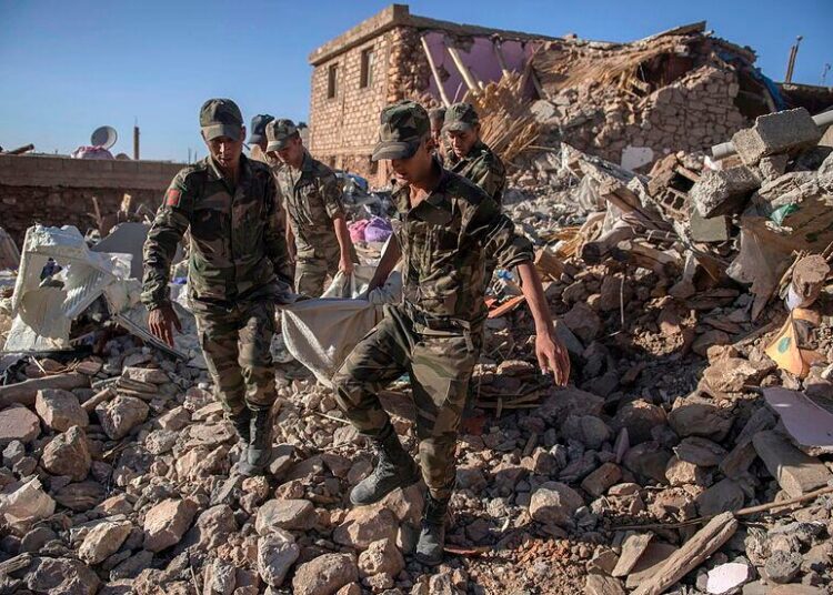 Continúa la búsqueda de supervivientes tras el terremoto que dejó más de 2.400 muertos en Marruecos