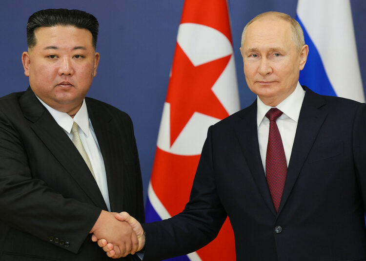 Kim Jong-un se reunió con Putin, elogió al ejército ruso