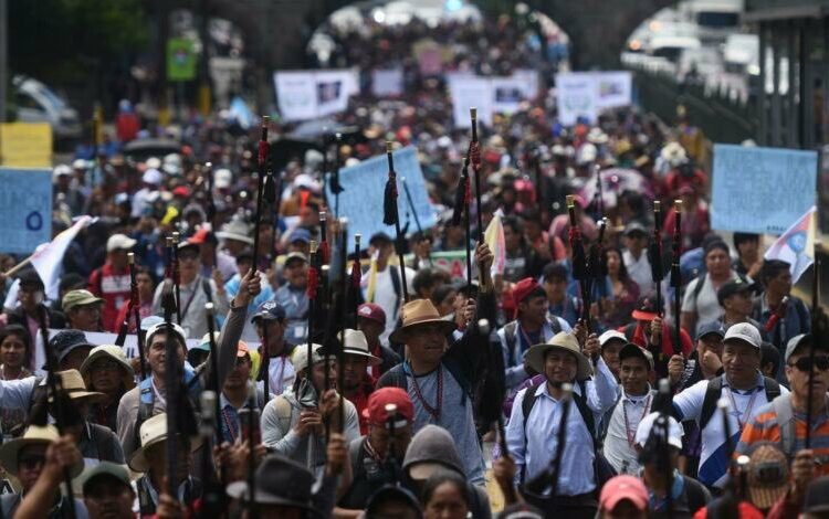 Manifestantes cortaron una docena de carreteras en Guatemala para exigir la renuncia de la fiscal Consuelo Porras