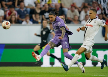El Liverpool inicia el camino a Dublín remontando ante el Linz