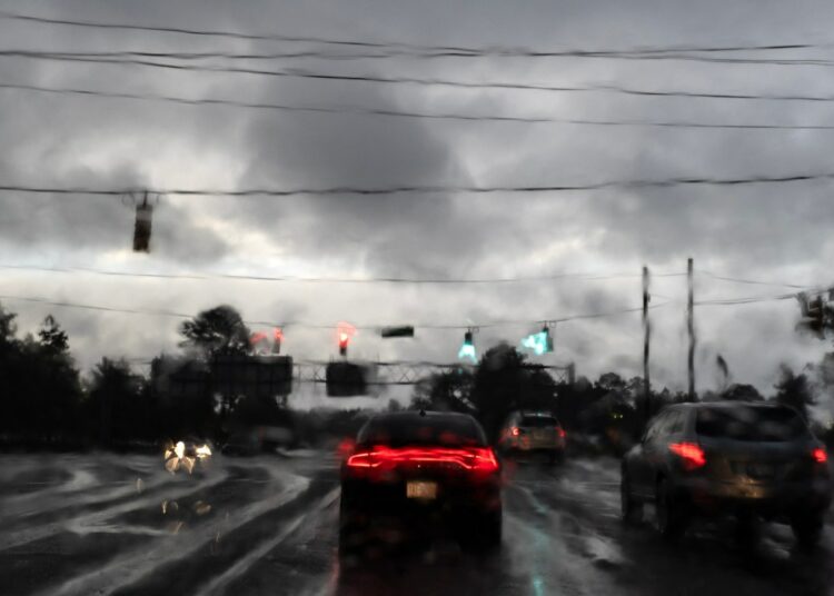 La tormenta Ofelia azota Carolina del Norte con fuertes lluvias