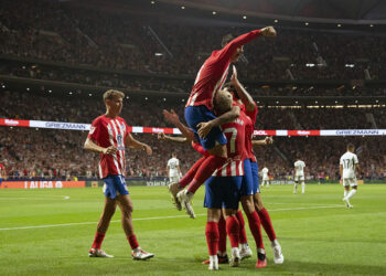 Atlético le quita el invicto al Real Madrid en el derbi con doblete de Álvaro Morata