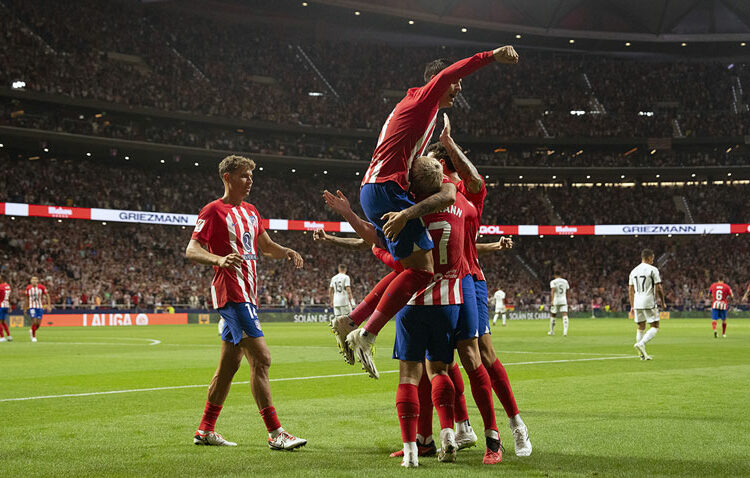 Atlético le quita el invicto al Real Madrid en el derbi con doblete de Álvaro Morata
