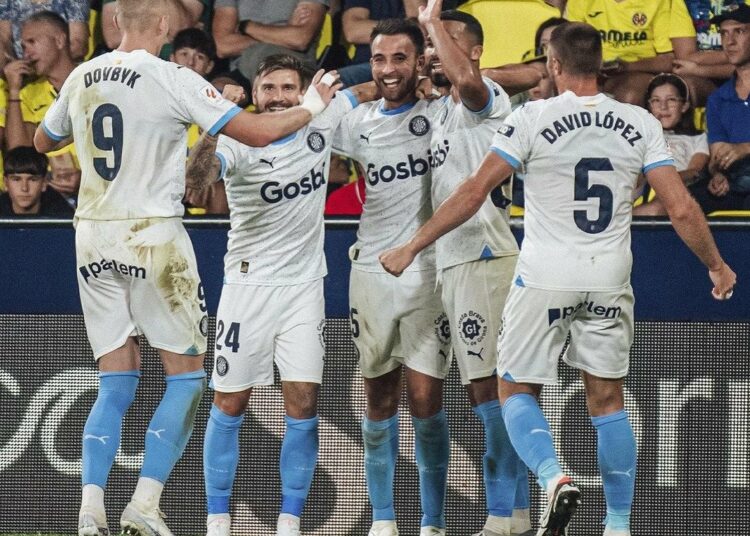 Real Madrid derrota a Las Palmas y queda a un punto del líder Girona