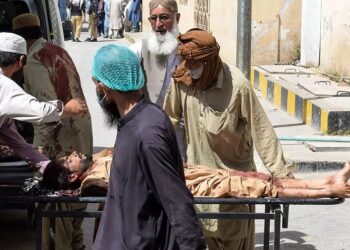 Atentado frente a mezquita deja más de 50 muertos en Pakistán