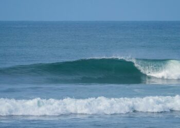Oleaje alto en las costas se mantendrán hasta este viernes