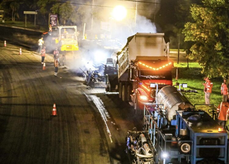 Trabajos de recarpeteo en carretera al Puerto de La Libertad llevan un 90 % de avance