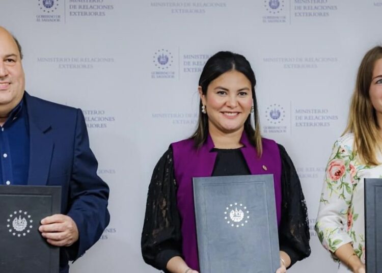 Gobierno suscribe acuerdo de oportunidades y empleabilidad a personas migrantes retornadas