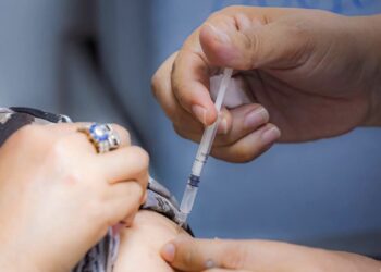 Gobierno fortalece esquema de vacunación