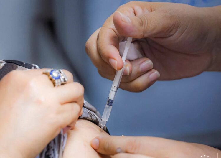 Firman acuerdo con la OPS para fortalecer plan de inmunización y acceso de vacunas