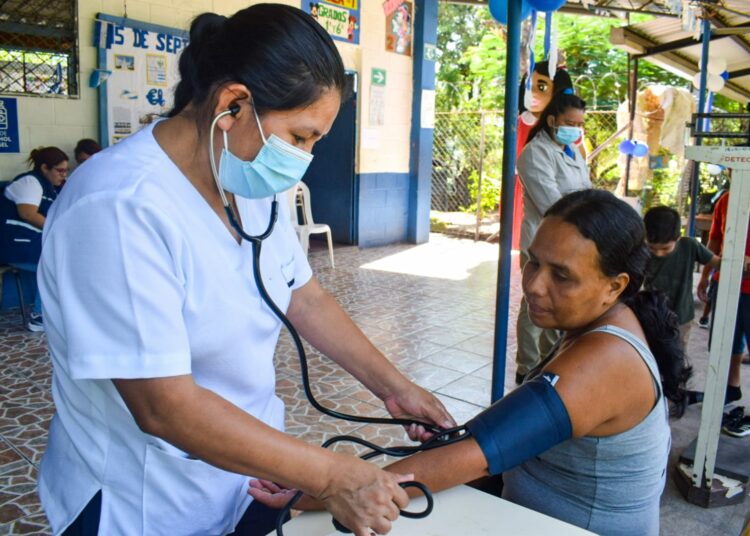 Familias de colonia Montelimar reciben atención médica gratis