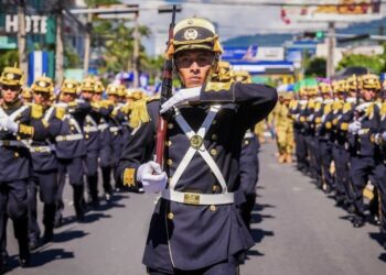 Desfilan alrededor de 3,000 estudiantes en la conmemoración de la independencia