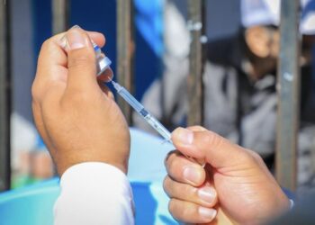 Vacunación anti Covid-19 se mantiene gratis en centros de salud públicos