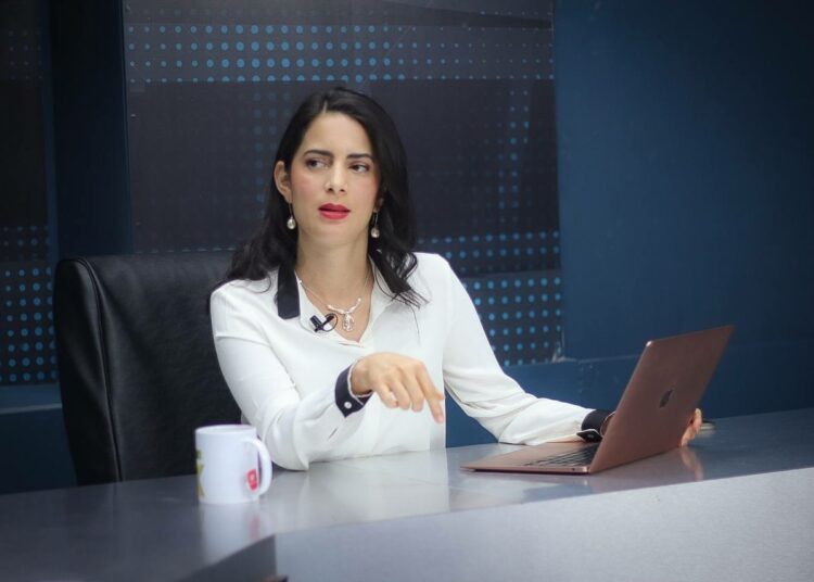 Claudia Ortiz llama a bloquear al gobierno desde la Asamblea Legislativa