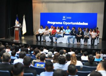 Ministerio de Trabajo sostiene encuentro con trabajadores beneficiados con el Programa Oportunidades