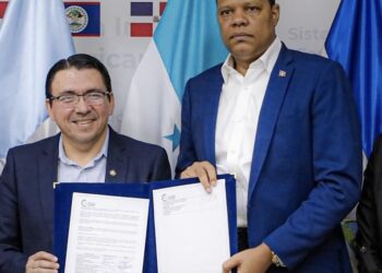 Firman convenio para la protección fronteriza de personas consumidoras