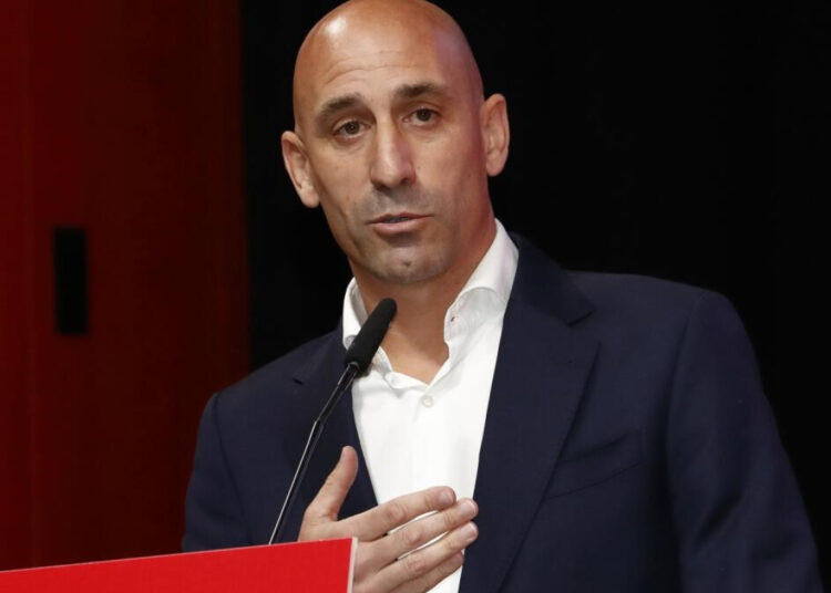 Fiscalía española se querella contra Rubiales por agresión sexual y coacciones a Jenni Hermoso