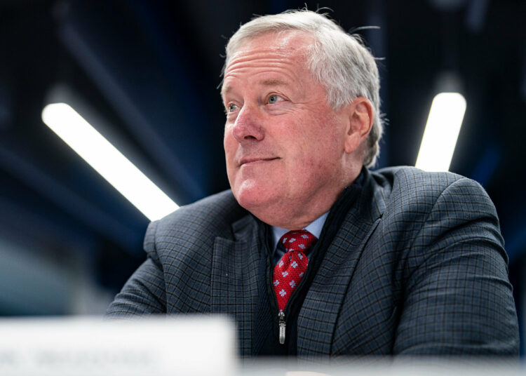 Exjefe de gabinete de Trump se declara inocente de cargos por interferencia electoral en Georgia