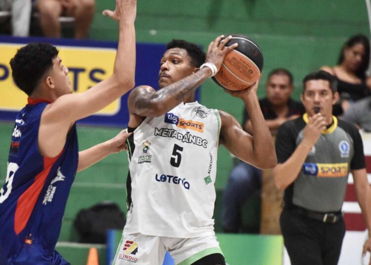 Brujos de Izalco hace magia en la casa de Metapán