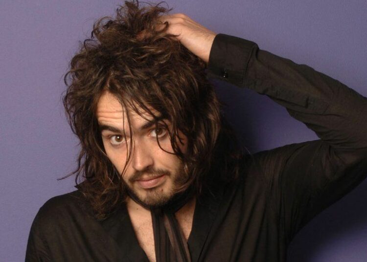 La inquietante sugerencia de Russell Brand para la fiesta de cumpleaños de un joven de 15 años en 2007