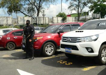 Autoridades incautan más de 4,000 vehículos a estructuras criminales
