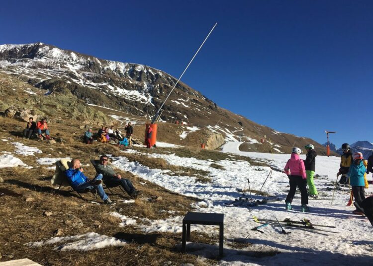 Cierra una estación en los Alpes franceses por falta de nieve