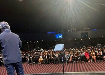 Ernesto Castro y diputados de NI se reúnen con salvadoreños en EE.UU.