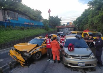 Se reporta múltiple choque sobre Alameda Juan Pablo II