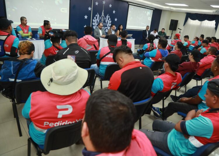 Ministro de Trabajo se reúne con motociclistas de delivery para garantizar justicia en sus labores