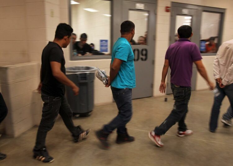 Emergencia en San Diego por liberación masiva de migrantes