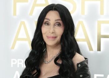 Acusaron a Cher de contratar a cuatro hombres para secuestrar a su hijo