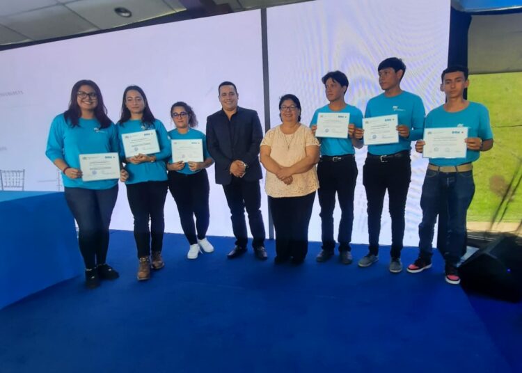 503 alumnos se graduaron de la Escuela de Especialización para la Construcción DOM