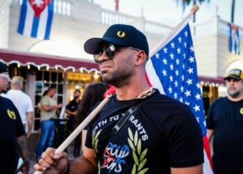 Condenaron a 22 años de cárcel a Enrique Tarrio, ex líder del grupo Proud Boys, por el asalto al Capitolio de EEUU