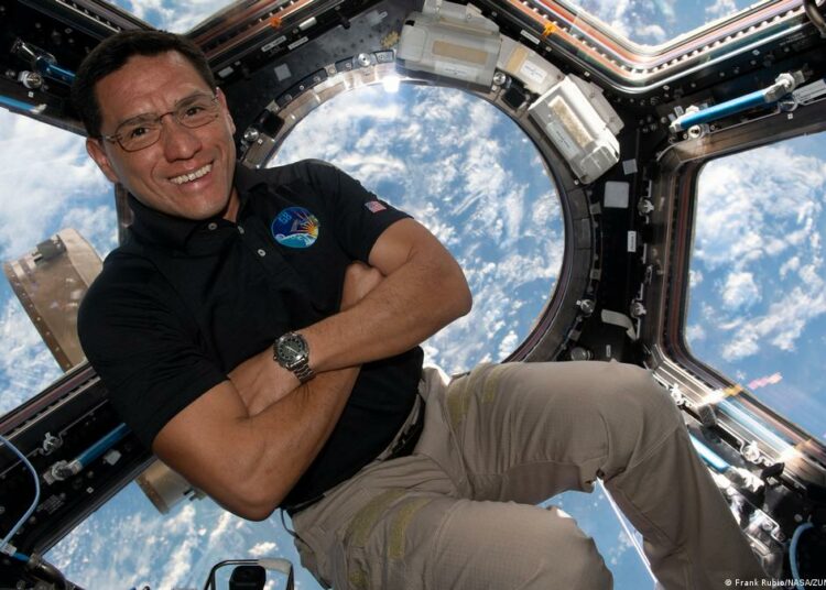 Astronauta Frank Rubio marca récord de estadía en el espacio