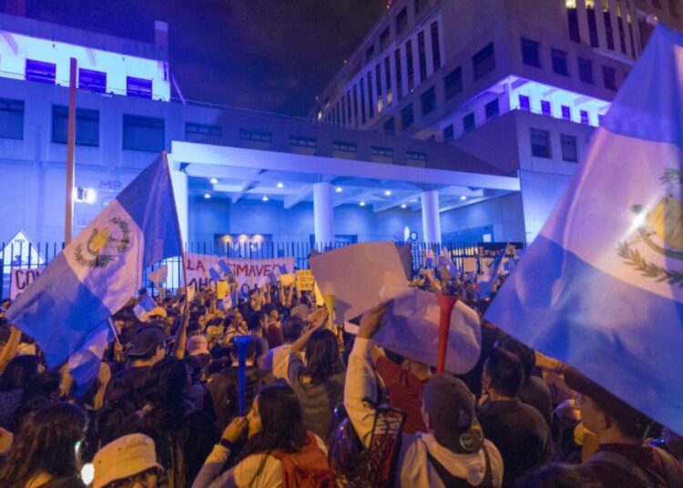 Indígenas y campesinos marchan en reclamo de la renuncia de la fiscal general de Guatemala
