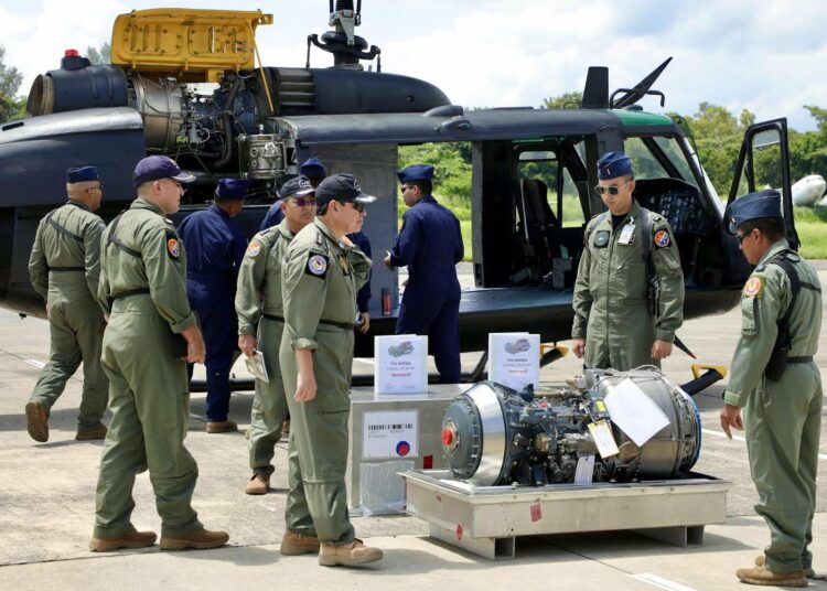 EE.UU. dona a Fuerza Aérea Salvadoreña dos motores para helicópteros UH-1H