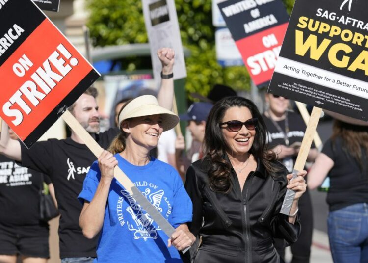 El Sindicato de Actores reanudará negociaciones con la Alianza de Productores de Cine y TV este lunes