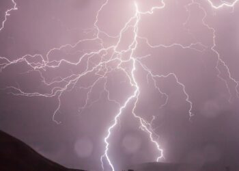 12 muertos y 14 heridos tras la caída de miles de rayos en la India