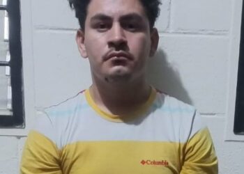 Capturan a motorista que invadió carril y agredió a conductor de autobús