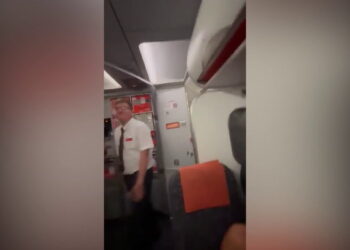Una pareja fue detenida por mantener relaciones sexuales durante un vuelo rumbo a Ibiza, España